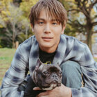中川大志と愛犬のフレンチブルドッグ